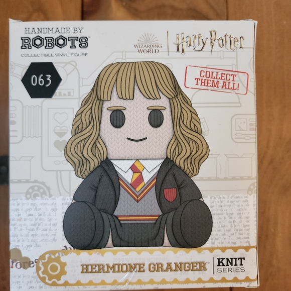 Hermione Granger Collectible Vinyl Figurine - Picture 6 of 9